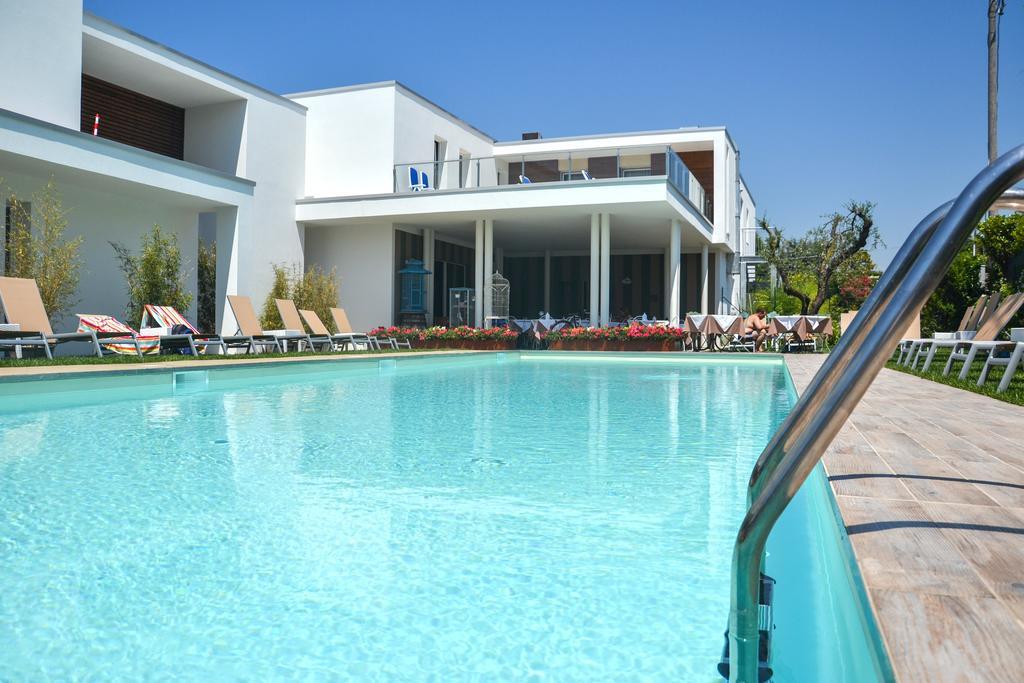 Hotel Maximilian บาร์โดลิโน ภายนอก รูปภาพ