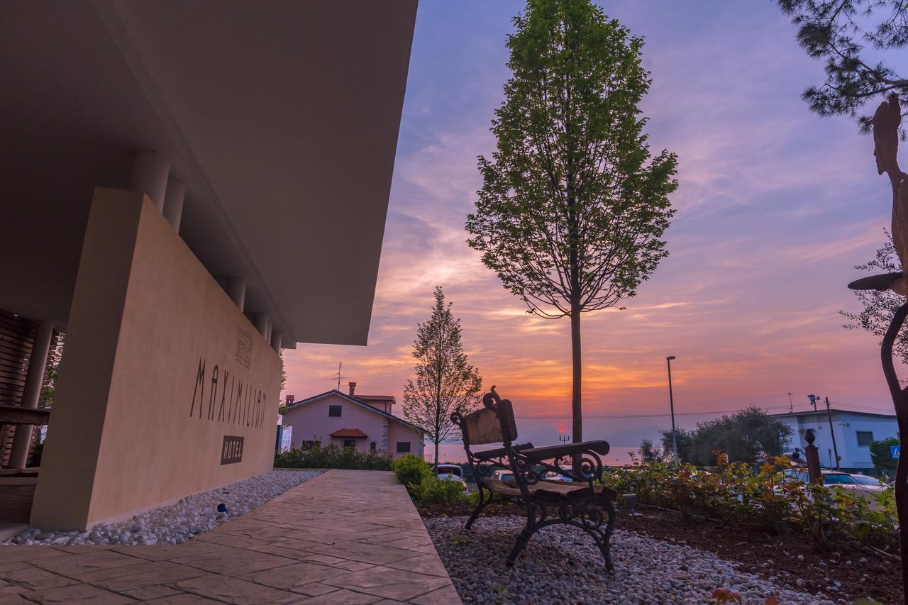 Hotel Maximilian บาร์โดลิโน ภายนอก รูปภาพ